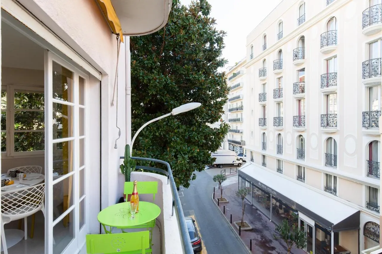 Festival Yourhosthelper Cannes France